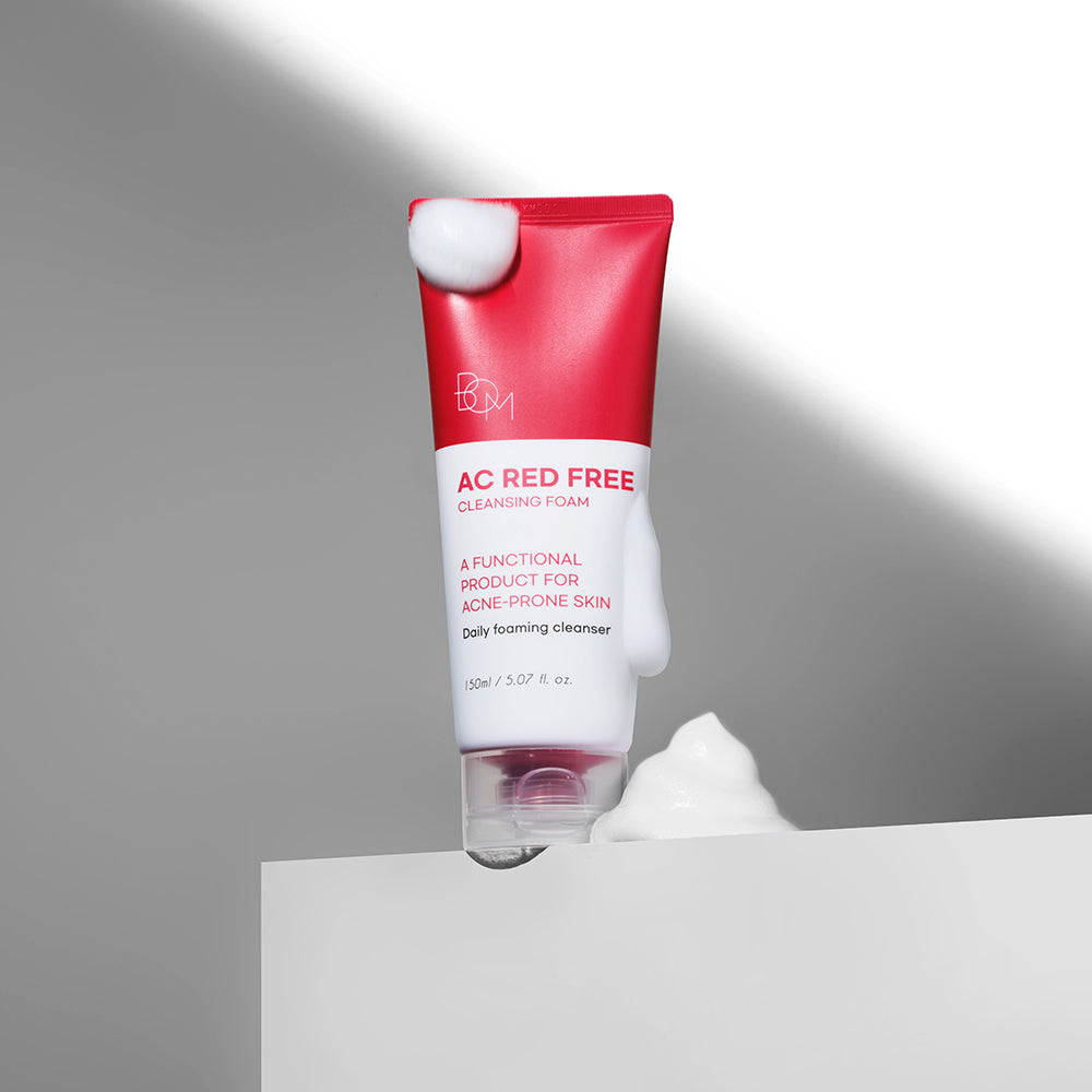 BOM AC Red Free Cleansing Foam - Aknega moyil teri uchun oqartiruvchi va ajinlarga qarshi tozalovchi ko'pik