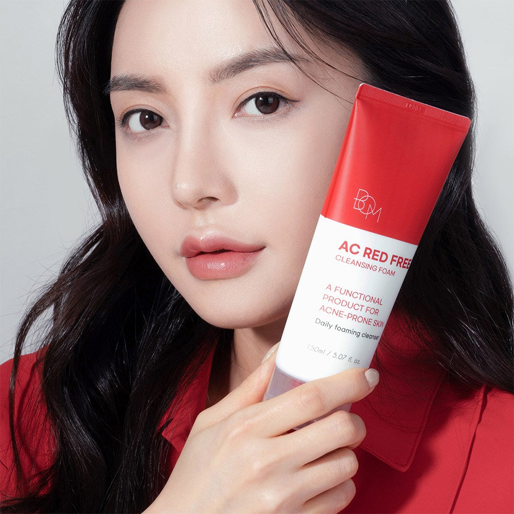 BOM AC Red Free Cleansing Foam - Aknega moyil teri uchun oqartiruvchi va ajinlarga qarshi tozalovchi ko'pik